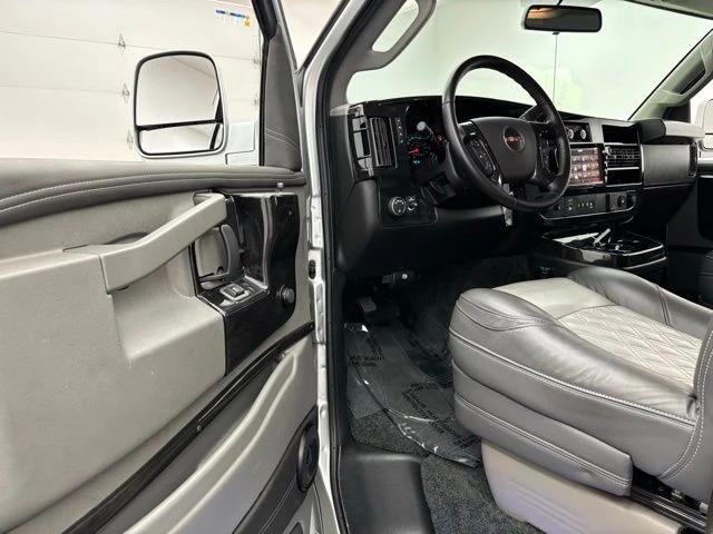 2022 GMC Savana - Image 17 of 21