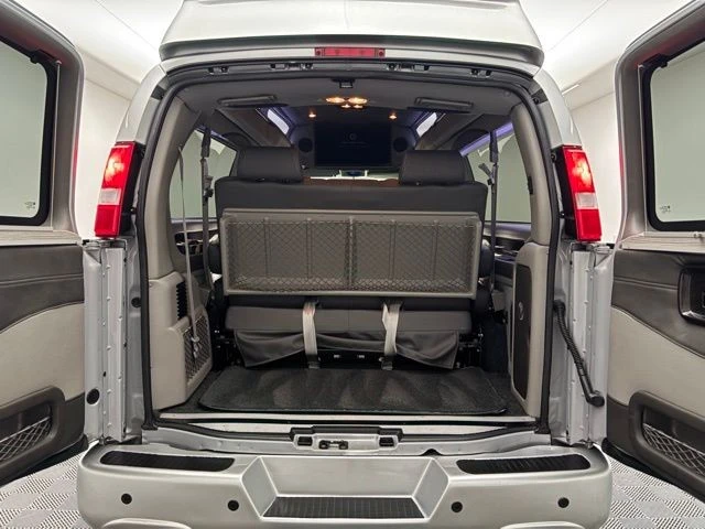 2022 GMC Savana - Image 11 of 21