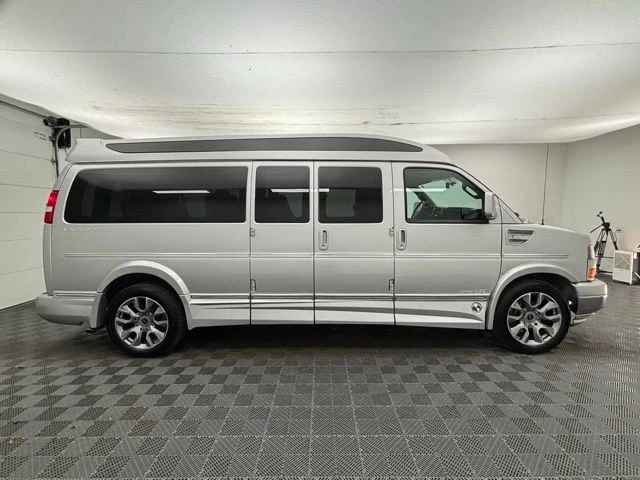 2022 GMC Savana - Image 7 of 21