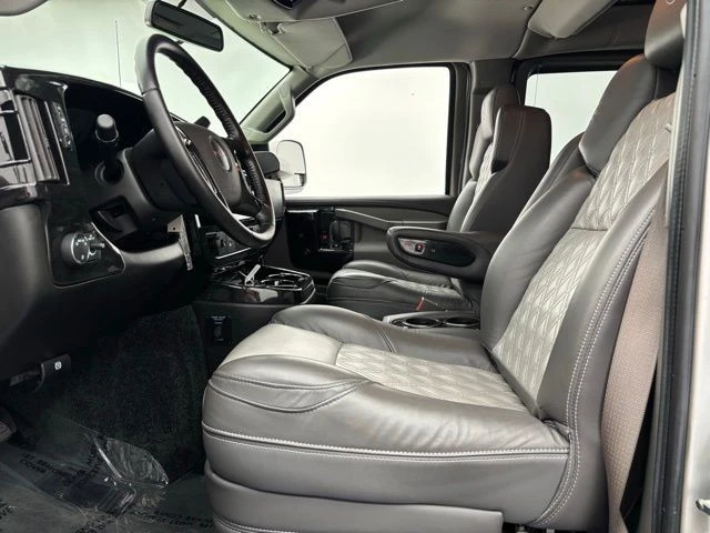 2022 GMC Savana - Image 19 of 21