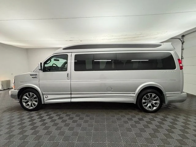 2022 GMC Savana - Image 16 of 21