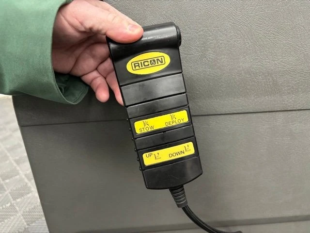 2022 GMC Savana - Image 10 of 12
