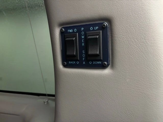 2022 GMC Savana - Image 19 of 21