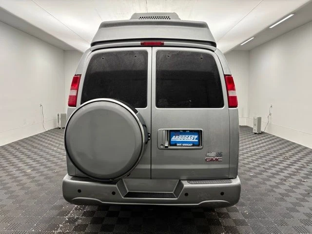 2022 GMC Savana - Image 17 of 21