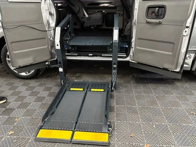 2022 GMC Savana - Image 6 of 21