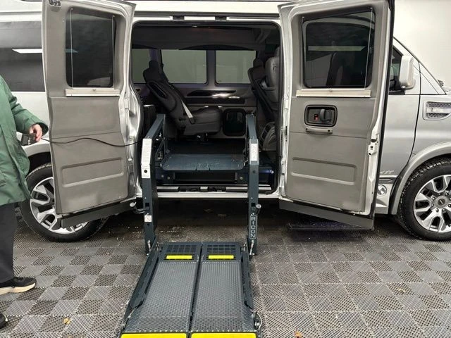 2022 GMC Savana - Image 7 of 21