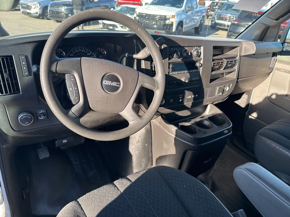 2022 GMC Savana - Image 11 of 21