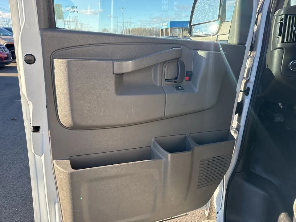 2022 GMC Savana - Image 20 of 21
