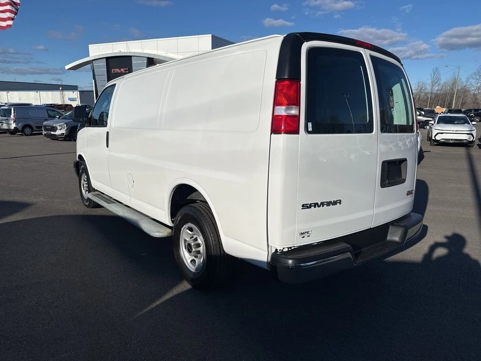2022 GMC Savana - Image 3 of 21