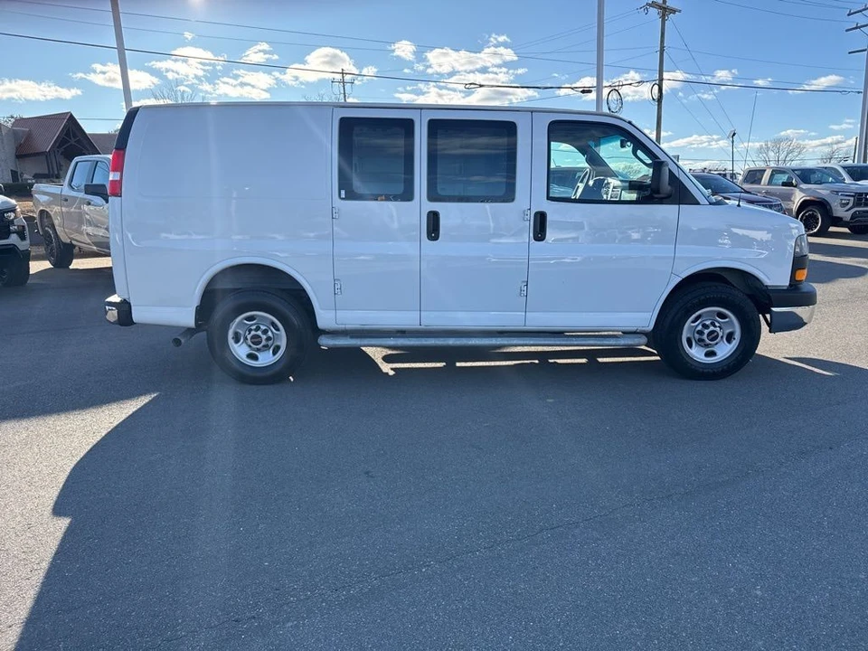 2022 GMC Savana - Image 6 of 12
