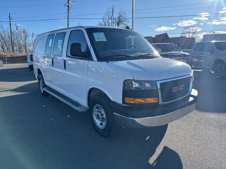 2022 GMC Savana - Image 7 of 12
