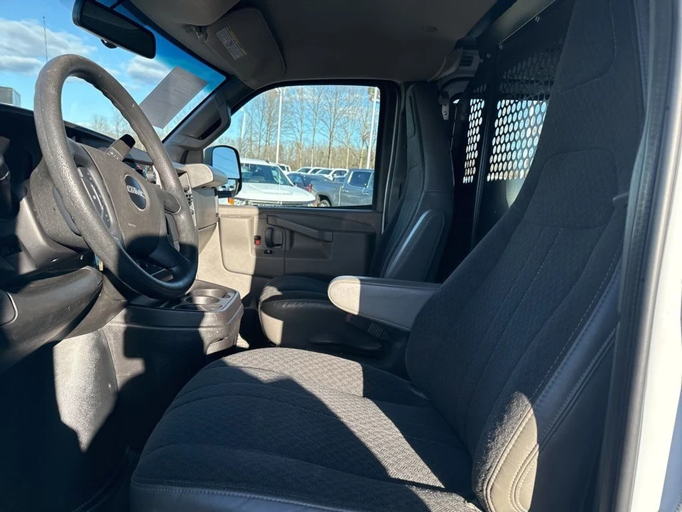 2022 GMC Savana - Image 9 of 21