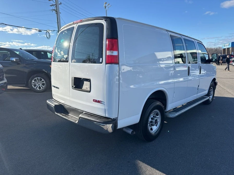 2022 GMC Savana - Image 5 of 12