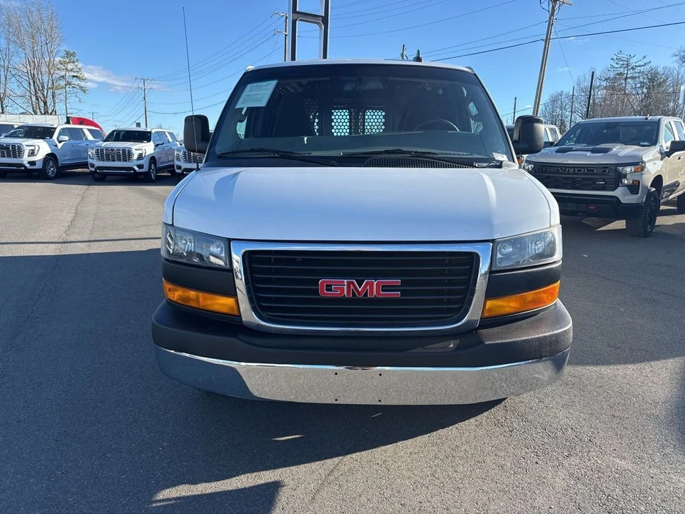 2022 GMC Savana - Image 8 of 21