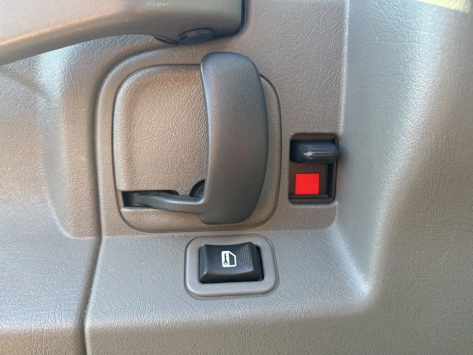 2022 GMC Savana - Image 10 of 21