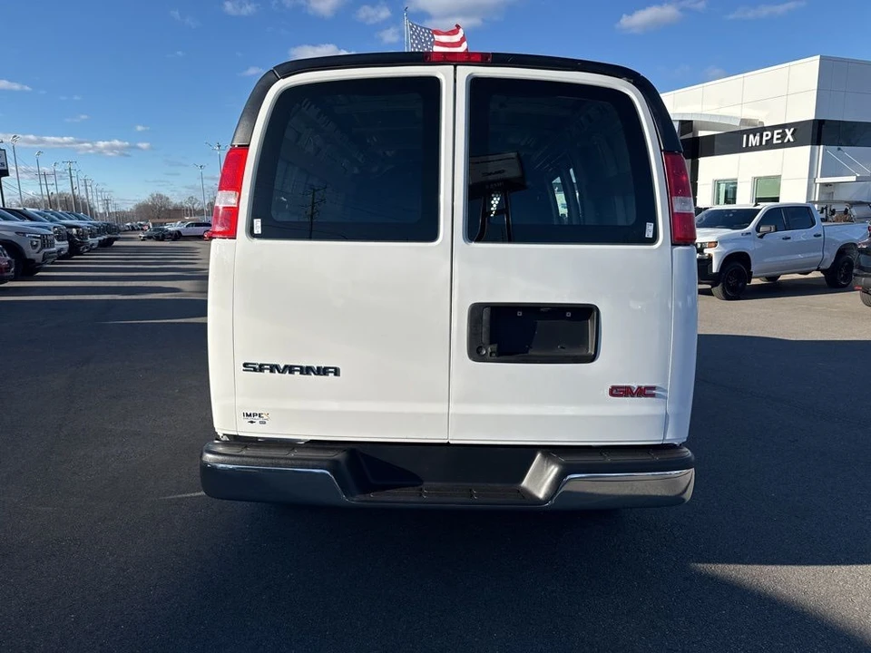 2022 GMC Savana - Image 4 of 21