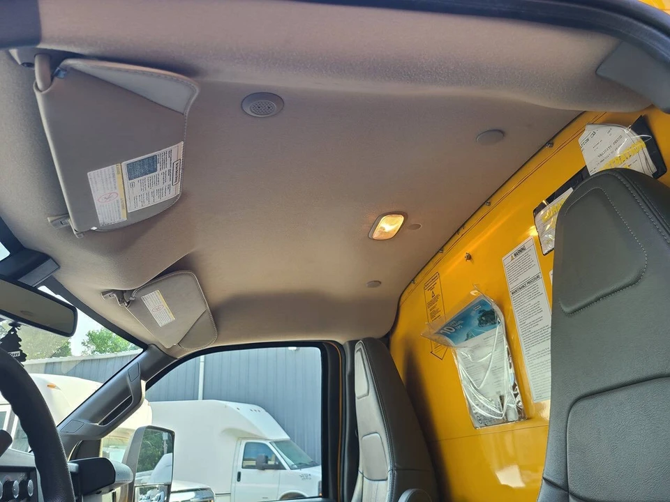 2022 GMC Savana - Image 13 of 21