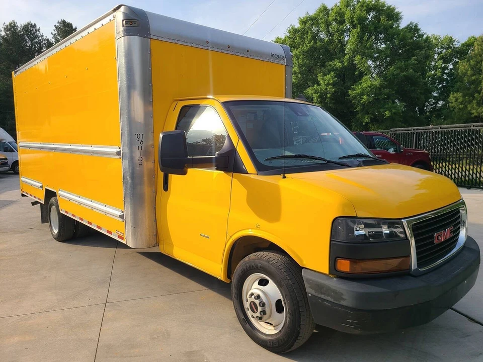 2022 GMC Savana - Image 8 of 21