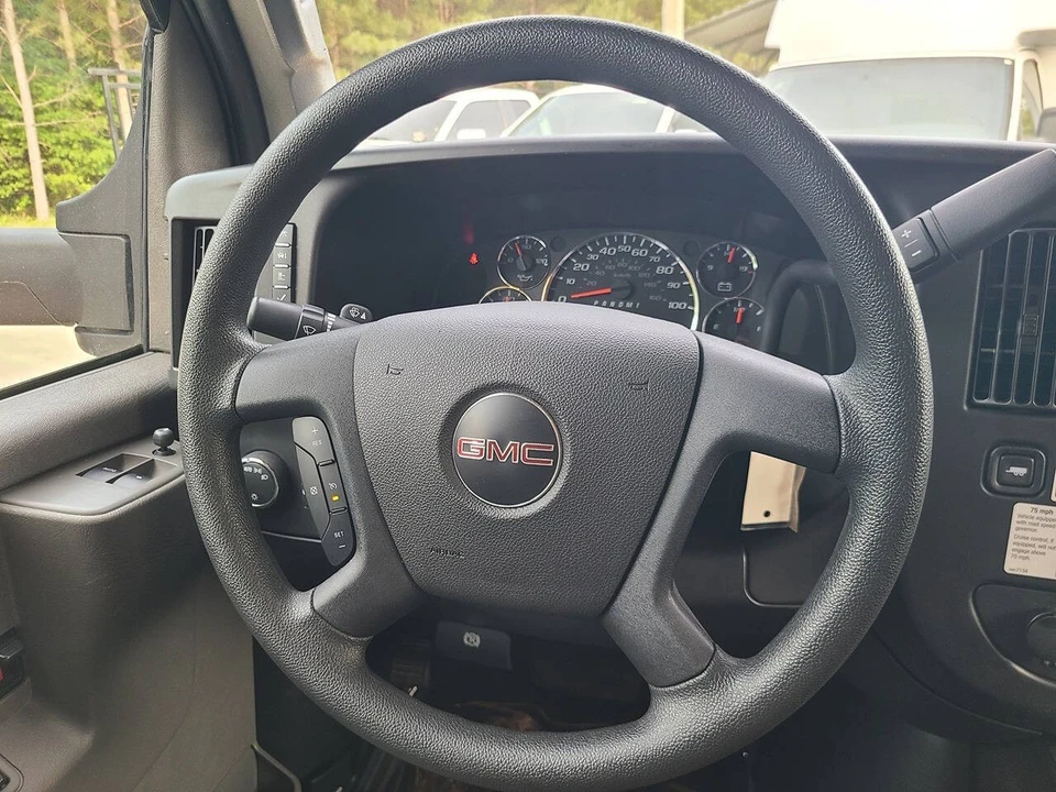 2022 GMC Savana - Image 18 of 21