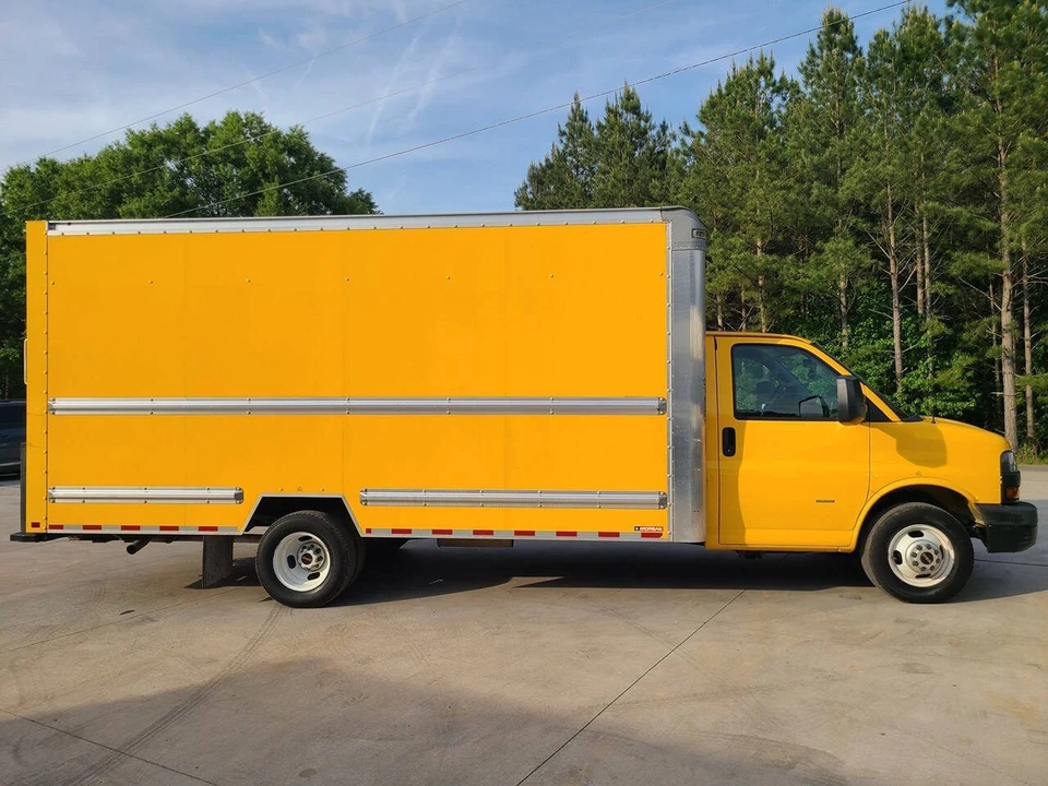 2022 GMC Savana - Image 7 of 21