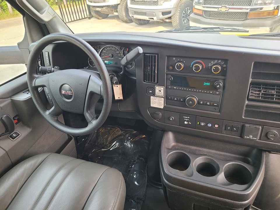 2022 GMC Savana - Image 16 of 21