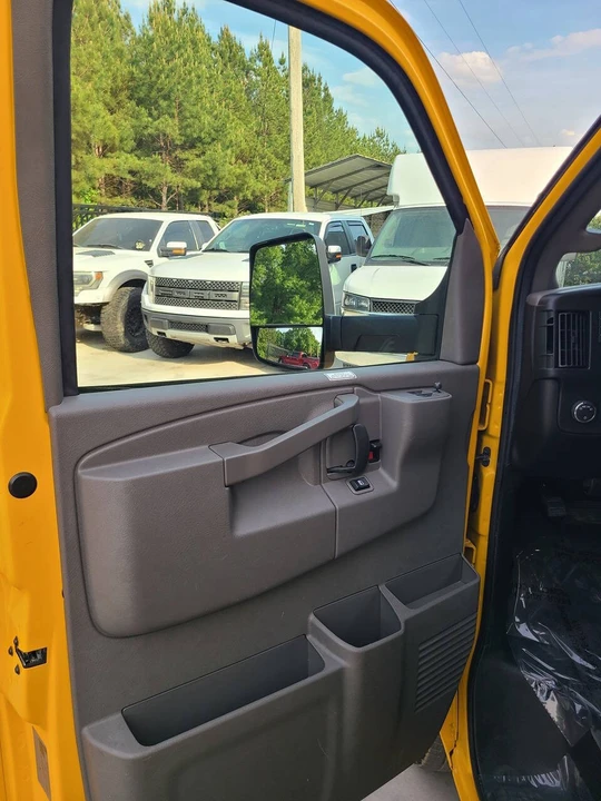 2022 GMC Savana - Image 10 of 21