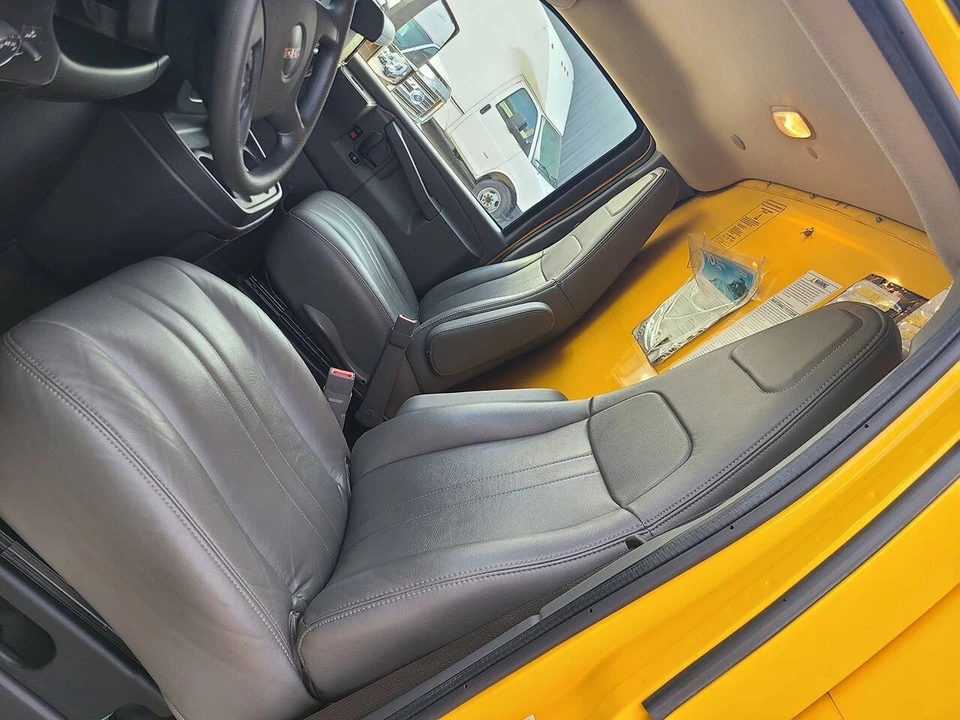 2022 GMC Savana - Image 11 of 21