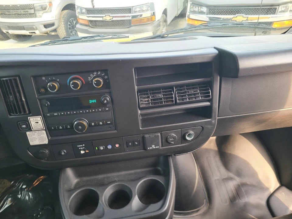 2022 GMC Savana - Image 17 of 21