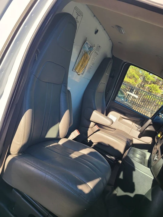 2022 GMC Savana - Image 15 of 21