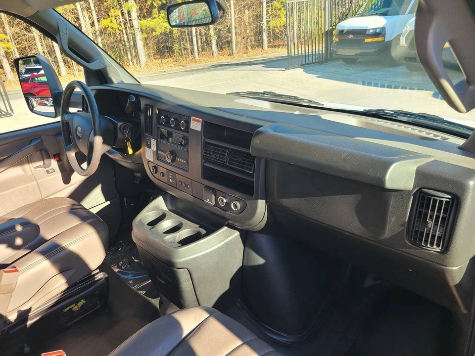 2022 GMC Savana - Image 16 of 21