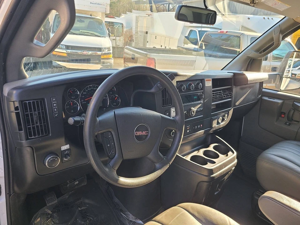 2022 GMC Savana - Image 13 of 21