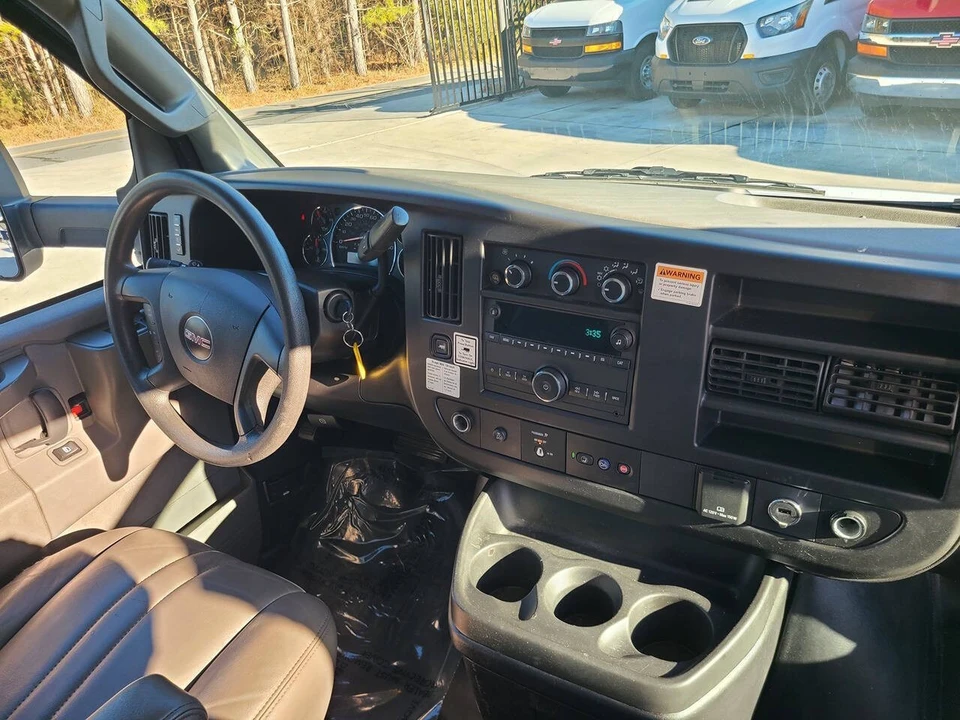 2022 GMC Savana - Image 17 of 21
