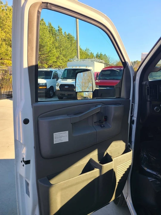 2022 GMC Savana - Image 11 of 21