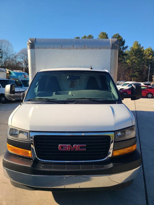 2022 GMC Savana - Image 9 of 21