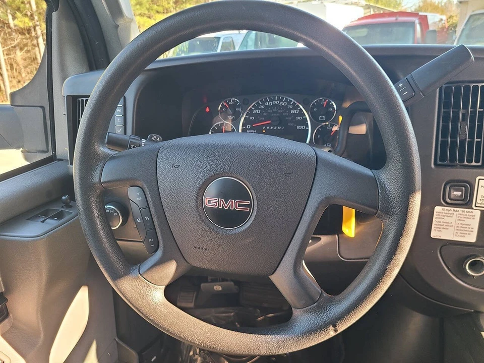 2022 GMC Savana - Image 18 of 21