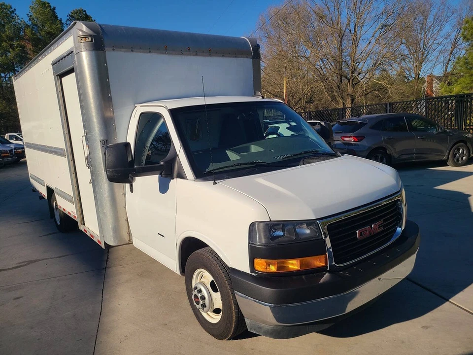 2022 GMC Savana - Image 8 of 21