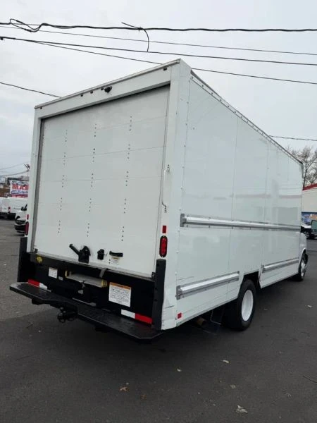 2022 GMC Savana - Image 3 of 8