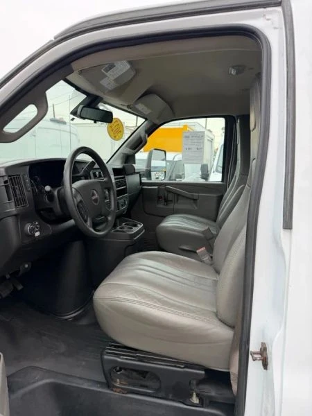 2022 GMC Savana - Image 5 of 8