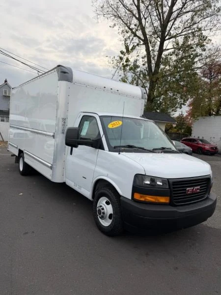 2022 GMC Savana - Image 2 of 8