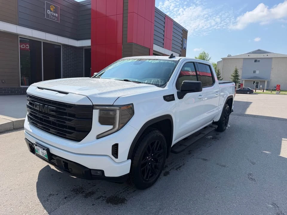 2022 GMC Sierra 5th Gen - Image 2 of 11