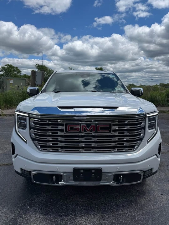 2022 GMC Sierra 5th Gen - Image 2 of 11