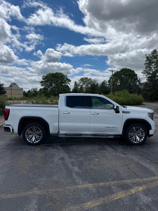 2022 GMC Sierra 5th Gen - Image 4 of 11