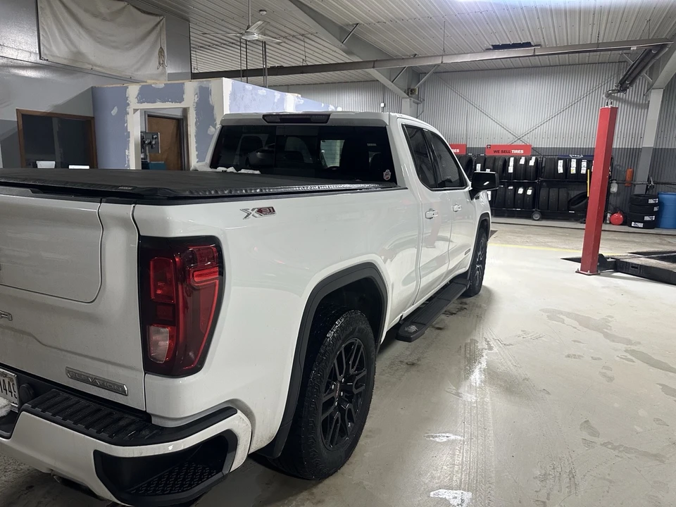 2022 GMC Sierra 5th Gen - Image 10 of 21