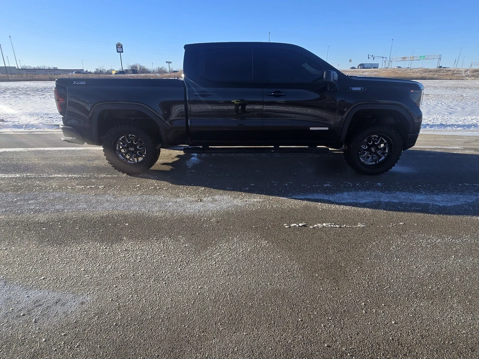 2022 GMC Sierra 5th Gen - Image 2 of 15