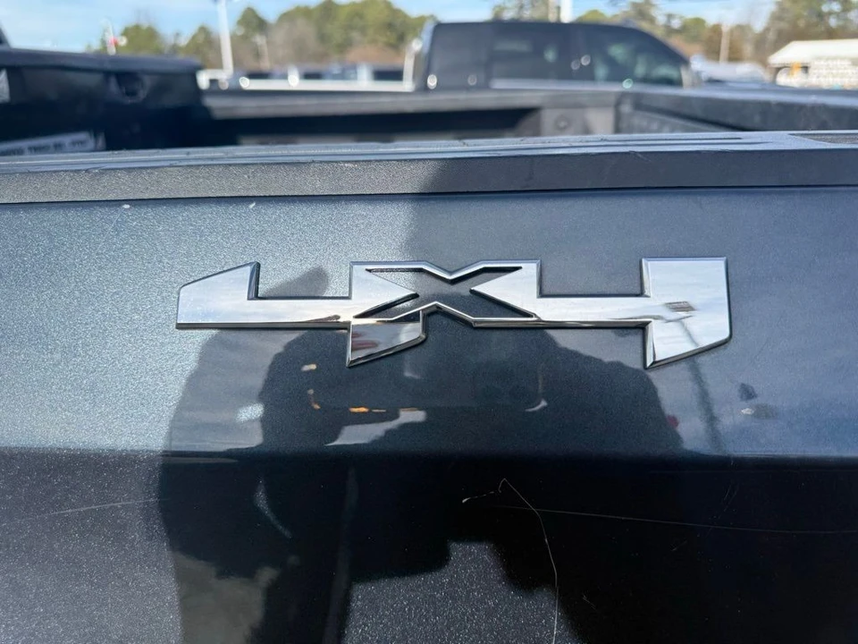 2022 GMC Sierra 5th Gen - Image 15 of 21