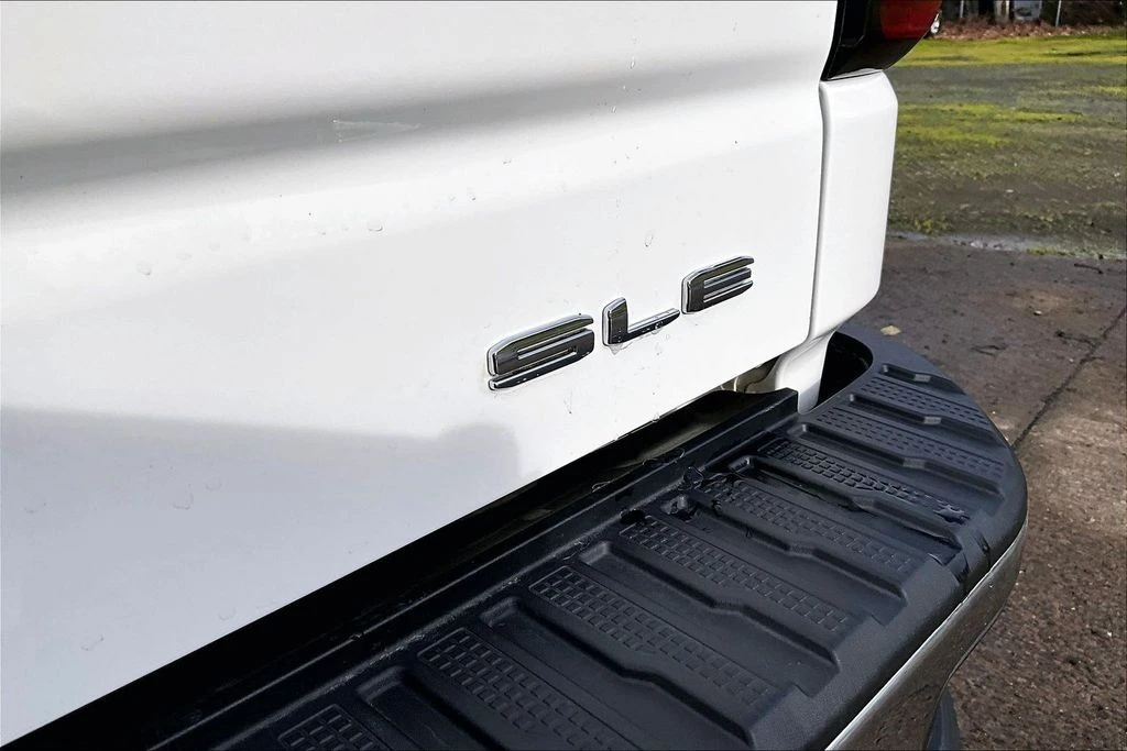 2022 GMC Sierra 5th Gen - Image 11 of 31