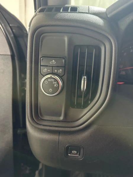 2022 GMC Sierra 5th Gen - Image 8 of 12