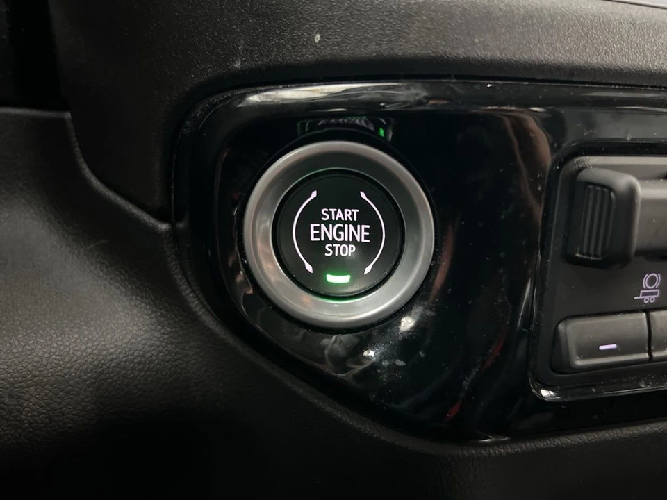 2022 GMC Sierra 5th Gen - Image 15 of 21