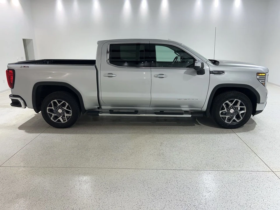 2022 GMC Sierra 5th Gen - Image 5 of 21