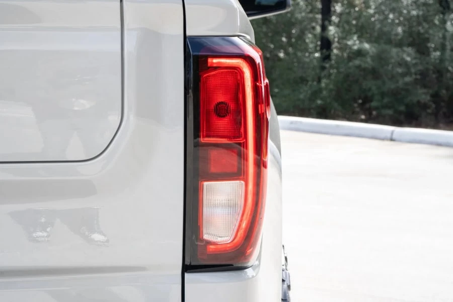 2022 GMC Sierra 5th Gen - Image 19 of 31
